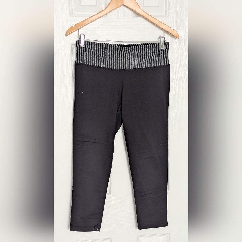 Velocity Women's (Medium) Elastic Waist Capris Athletic Athleisure Leggings